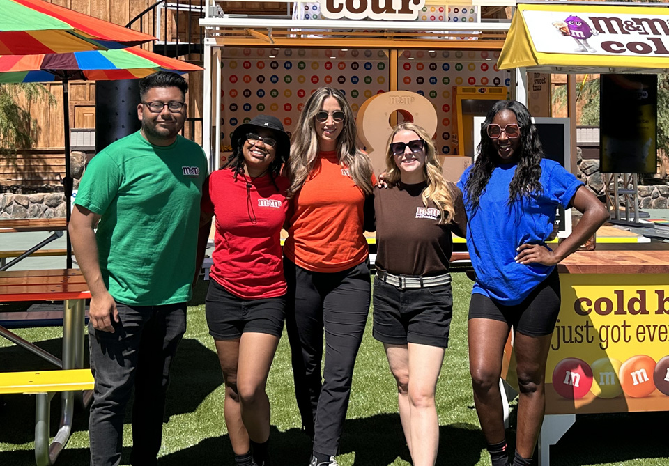 choose the right type of trade show staff